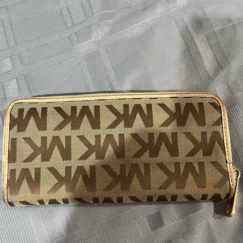 Vintage Michael Kors Monogram Brown Clutch - Picture 3 of 15